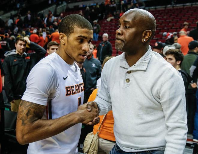 伤病问题频 伤病问题频