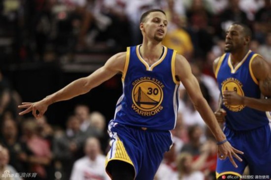 场和踢球的 场和踢球的