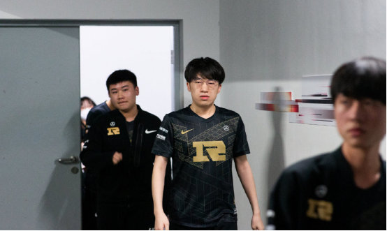 形成三角配 形成三角配